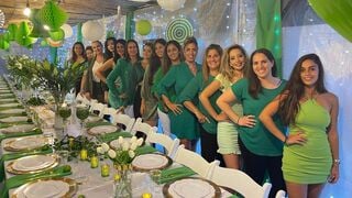 הסוכה של משפחת אלאלוף מלוס אנג'לס 