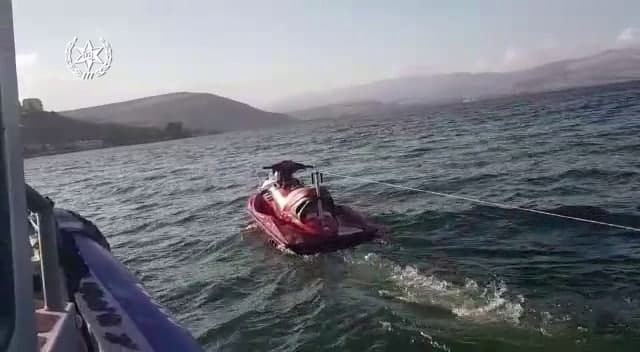 דרמה בכנרת: חילוץ אופנוען ושני ילדים שנפלו מאבוב במהלך בילוי