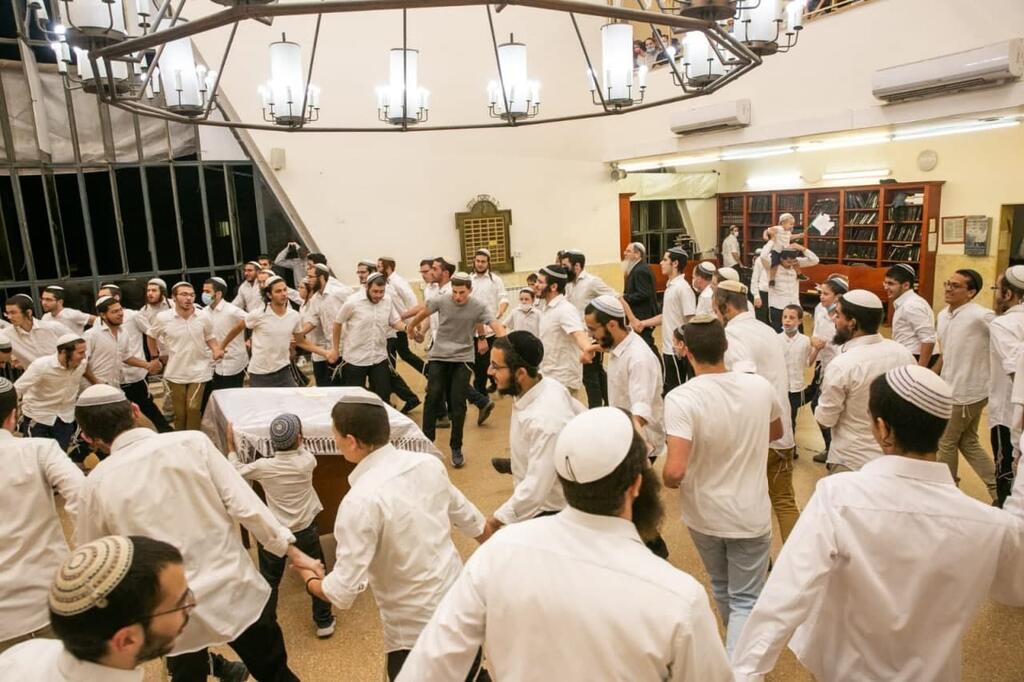הקפות שניות במרכז הרב בירושלים