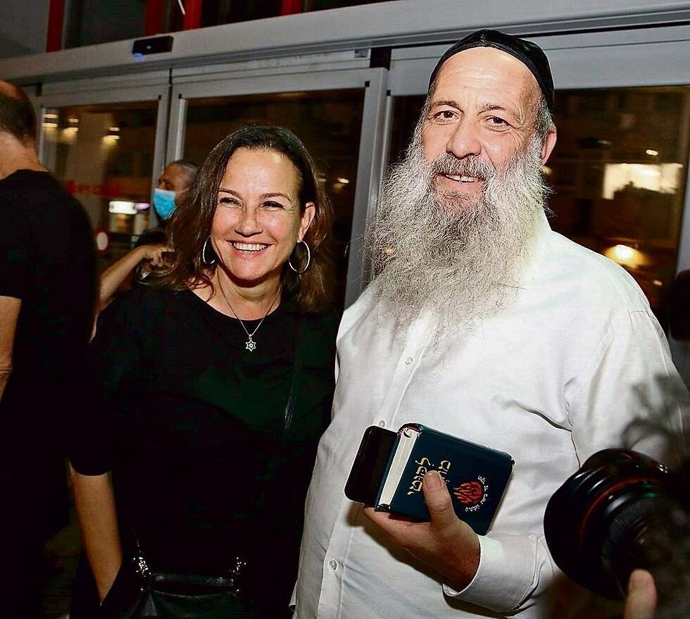 ''זה כאילו הנשמות שלנו נפגשו והפכו לנשמה אחת''. עם שולי רנד (צילום: איציק בירן) ''זה כאילו הנשמות שלנו נפגשו והפכו לנשמה אחת''. עם שולי רנד