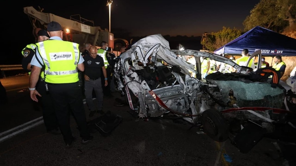 צילום: גיל נחושתן תאונה קשה בין אוטובוס לרכב פרטי ליד חורפיש שבגליל