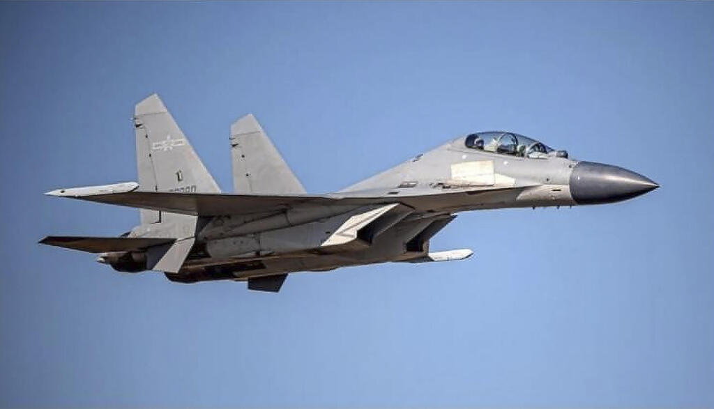 מטוס קרב סיני של סין מסוג J-16 בתמונה שפרסם משרד ההגנה של טייוואן בעקבות גיחה אווירית בסמוך לאי