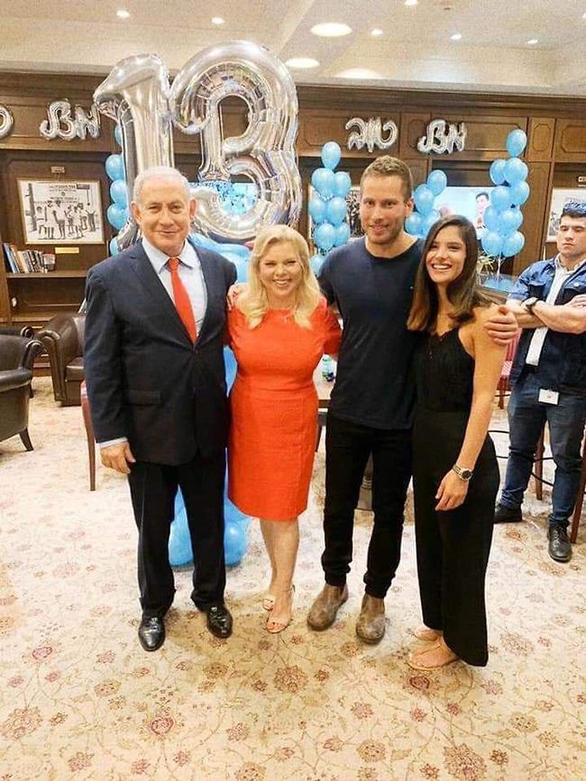 איך ההורים קיבלו את הבשורה? (צילום: פייסבוק) איך ההורים קיבלו את הבשורה?