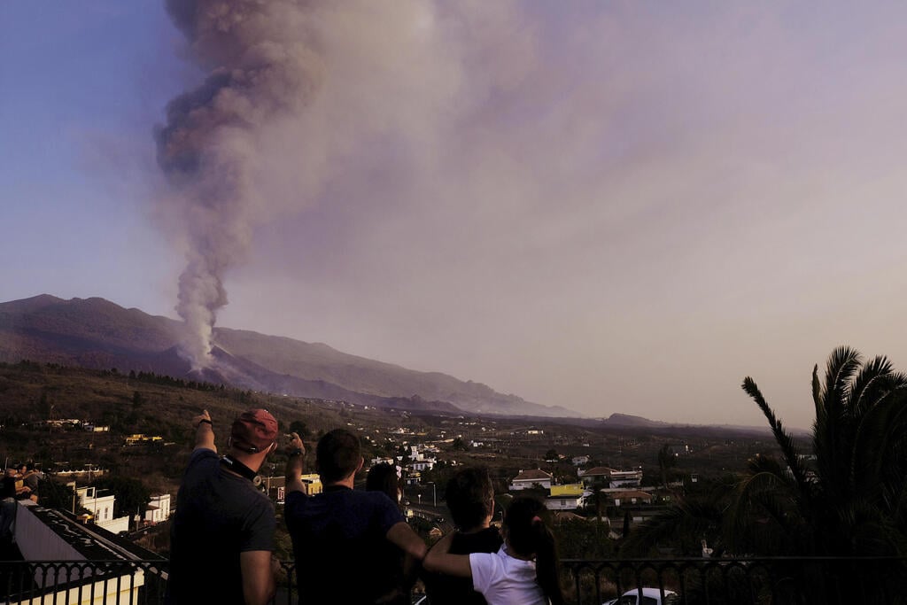 צילום: AP התפרצות הר געש קומברה וייחה האיים הקנריים ספרד
