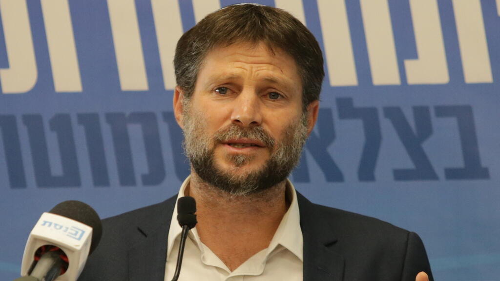קריב על סמוטריץ': "טוב שמישהו עונה לו" (צילום: אלכס קולומויסקי) בצלאל סמוטריץ' בישיבת סיעה הציונות הדתית
