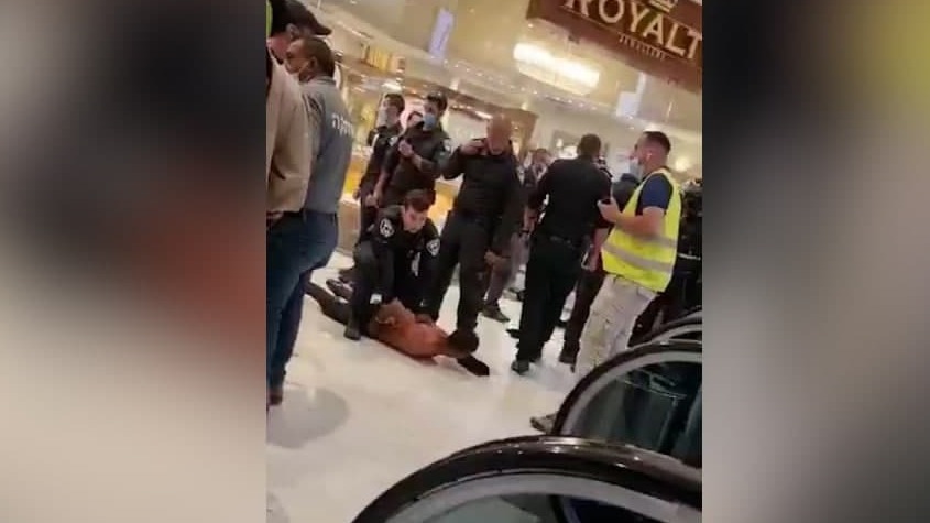 הקטטה בקניון הנגב, היום. "בנות ביקשו להיכנס לחנויות מפחד" תיעוד: קטטה אלימה בקניון הנגב בבאר שבע
