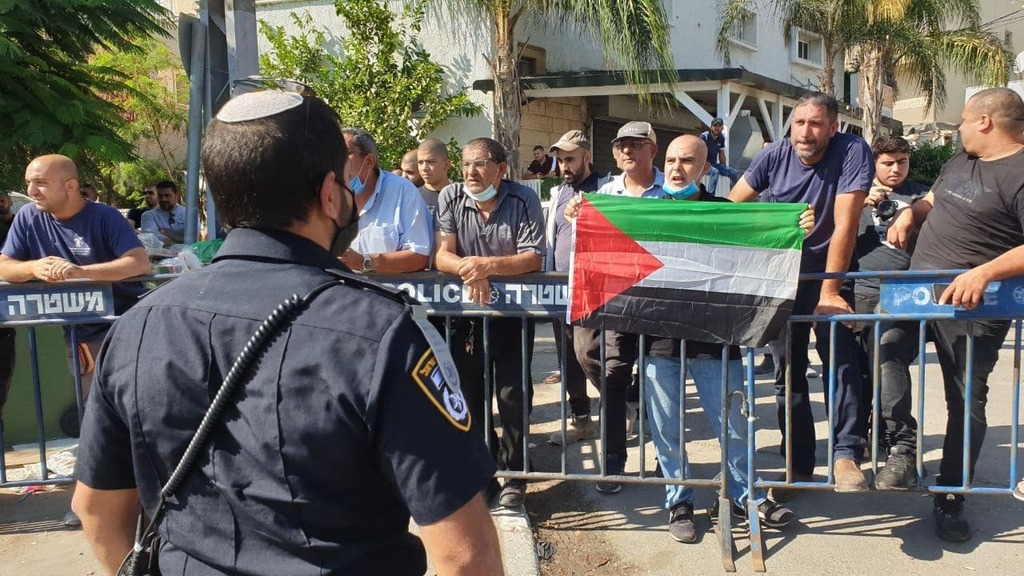 Police officer in Kfar Qassem (Photo: Hagay Dekel) ח"כ בן גביר במפגן תמיכה במשטרה בכפר קאסם