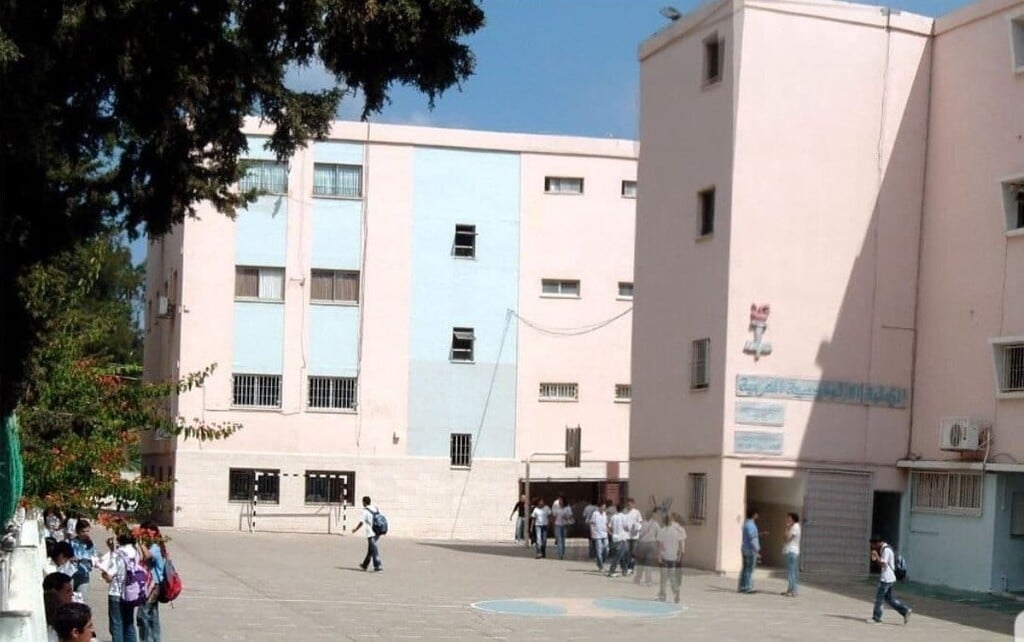 תיכון אורתודוקסי ערבי בחיפה. כל 138 תלמידי י"ב בו היו זכאים לבגרות בית ספר תיכון אורתודוקסי חיפה