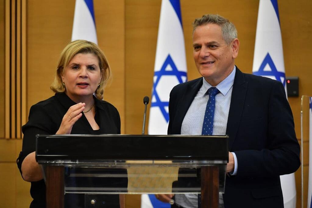 סתירה בעמדות. השרים הורוביץ וברביבאי (צילום: יואב דודקביץ') ניצן הורוביץ ואורנה ברביבאי במסיבת העיתונאים