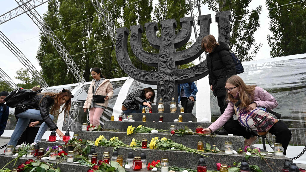 האנדרטה לטבח היהודים בבאבי יאר (צילום: AFP) האנדרטה לטבח היהודים בבאבי יאר