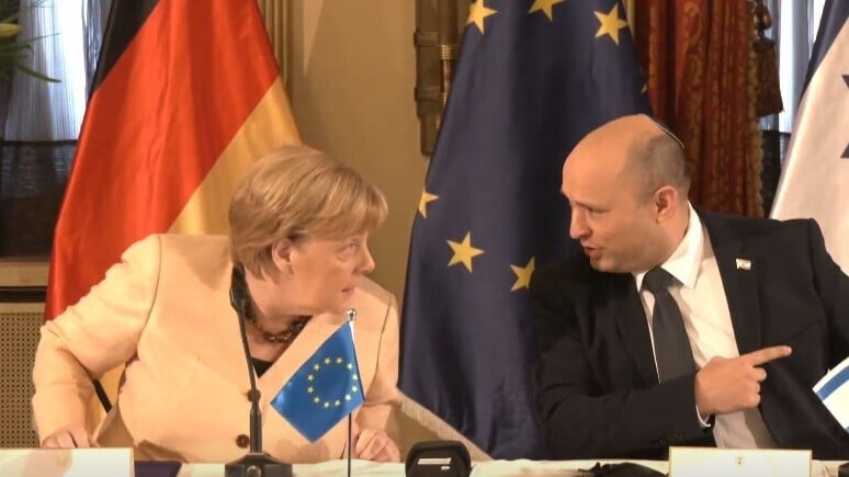 German outgoing chancellor Angela Merkel and Prime Minister Naftali Bennett ahead of their meeting in Jerusalem's King David hotel on Sunda (Photo: GPO) ישיבת ממשלה בהשתתפות קנצלרית גרמניה אנגלה מרקל