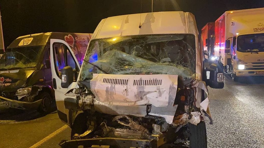תאונת הדרכים בכביש 4 (צילום: תיעוד מבצעי מד"א) תאונת הדרכים בכביש 4