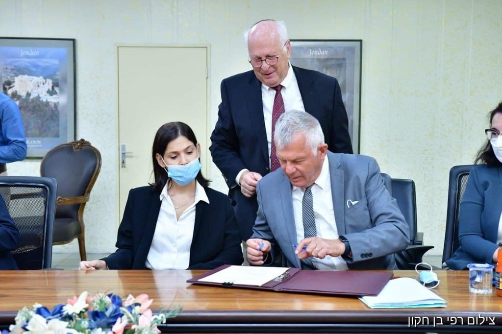 The meeting between Israel and Jordan on October (Photo: Rafi Ben Hakoon) פגישה בין קארין אלהרר לשר המים הירדני מוחמד אל נאג'ר