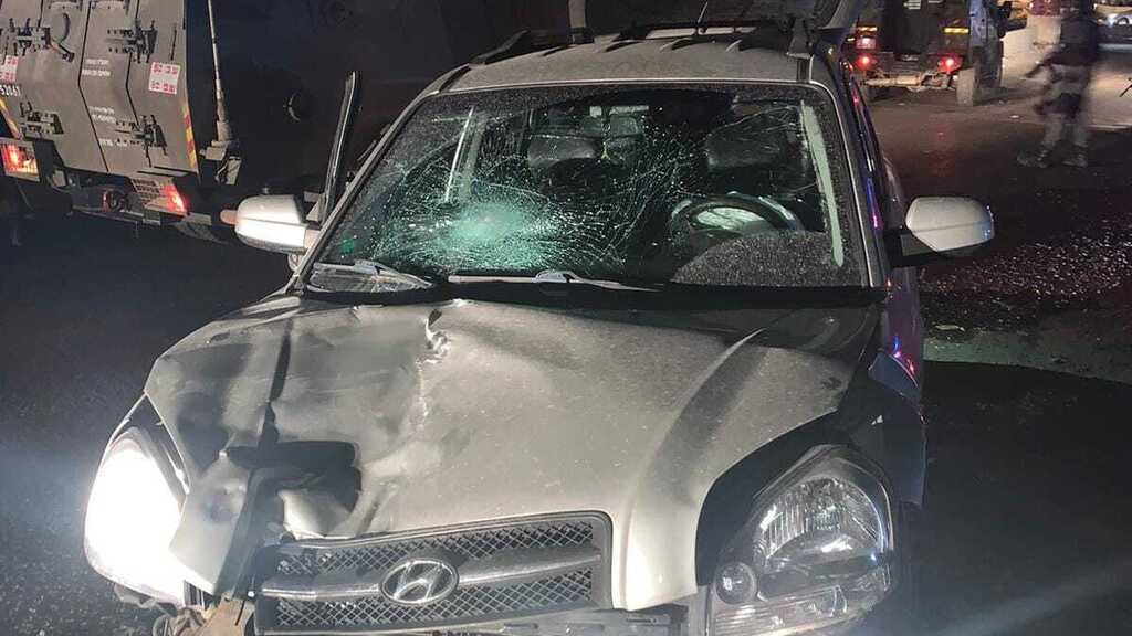 Aftermath of suspected car ramming at Qalandiya border crossing on Thursday (Photo: Israel Police) מחסום קלנדיה, הלילה