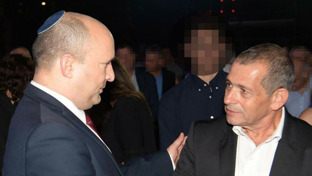 בנט וארגמן בטקס הפרידה (צילום: לע"מ) בנט בטקס הפרידה מראש שב"כ היוצא נדב ארגמן