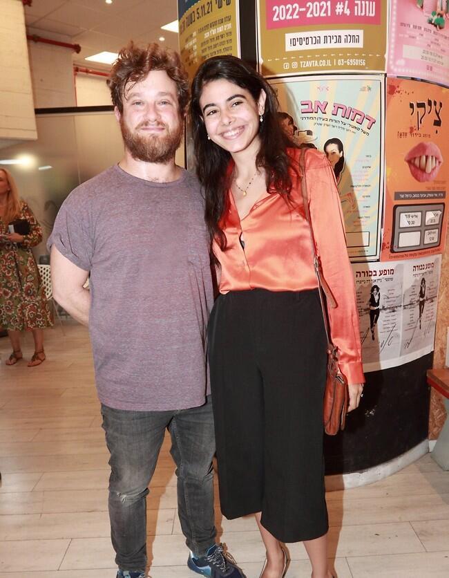 מברוק על האירוסים. יואב לפיד ואשתו לעתיד שי (צילום: ענת מוסברג) מברוק על האירוסים. יואב לפיד ואשתו לעתיד שי