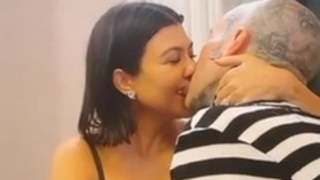 קורטני קרדשיאן טראוויס ברקר