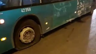 אוטובוסים פונצ'רו בירושלים על ידי חרדים כמחאה על מעבר הרכבת הקלה בבר אילן