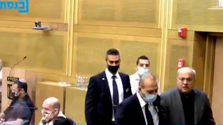 מהומה בועדת ביטחון הפנים: אחמד טיבי הוצא מהאולם