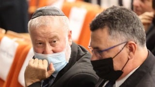 גדעון סער ואביחי מנדלבליט בכנס שנתיים לפטירתו של מאיר שמגר