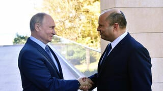 ראש הממשלה נפתלי בנט עם נשיא רוסיה ולדימיר פוטין