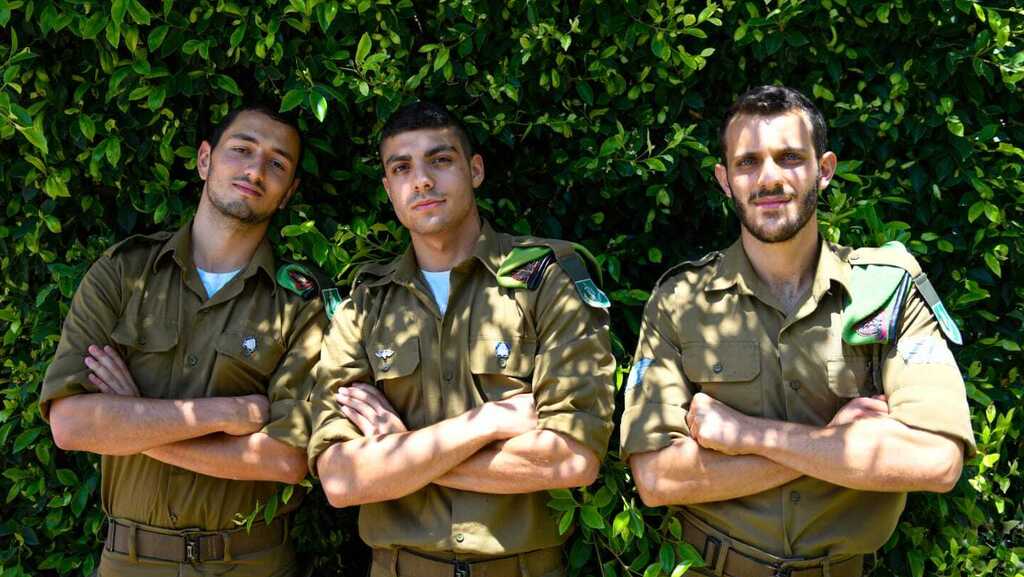 חיילים יזמים. מימין: עידו קינן, פז שקרוקה, יובל יעקובי (צילום: דובר צה"ל) קורס קוונטום בצה"ל