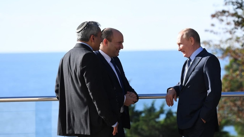 Zeev Elkin, Prime Minster Naftali Bennett and Russian President Vladimir Putin in Sochi on Friday (Photo: GPO) ראש הממשלה נפתלי בנט עם נשיא רוסיה ולדימיר פוטין