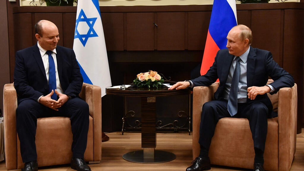 ראש הממשלה נפתלי בנט עם נשיא רוסיה ולדימיר פוטין