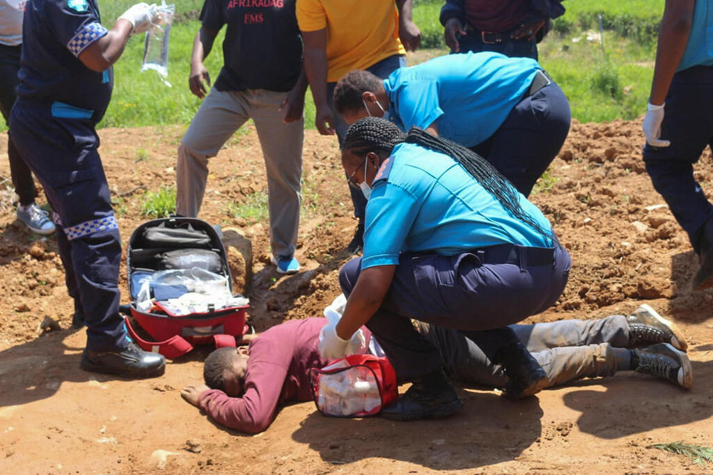פצועים בהפגנות בעיר מבבנה (צילום: AFP) פצועים ב הפגנות נגד מלך אסווטיני בעיר מבבנה