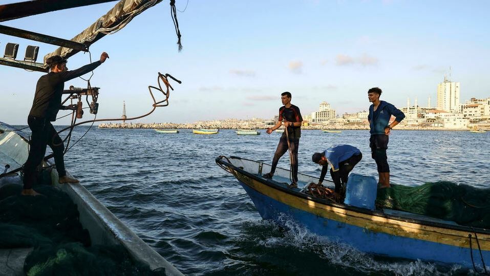 Gazan fisherman preparing to set sail