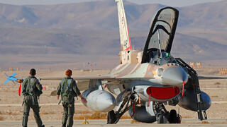 מטוסי מטוס קרב F-16 F16 של חיל האוויר הישראלי ב תרגיל הבינלאומי בלו פלאג Blue Flag ב בסיס עובדה