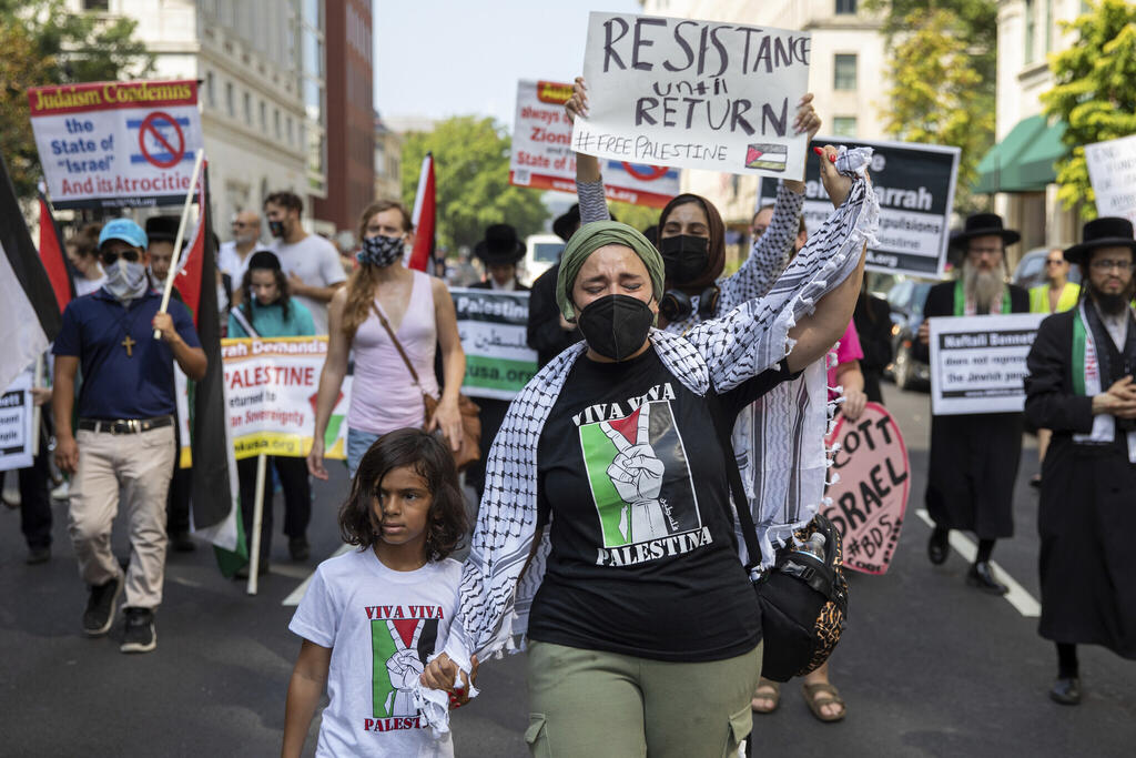 Pro-Palestinian protesters march outside the White House 