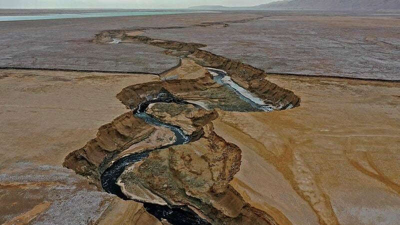 a river flowing towards the Dead Sea (Photo: AFP) נהר באזור ים המלח