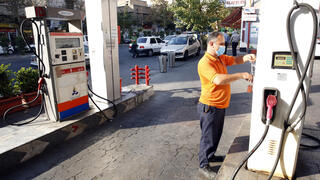 איראן מתקפת סייבר על תחנות דלק עומדים בתור כי תחנות מושבתות