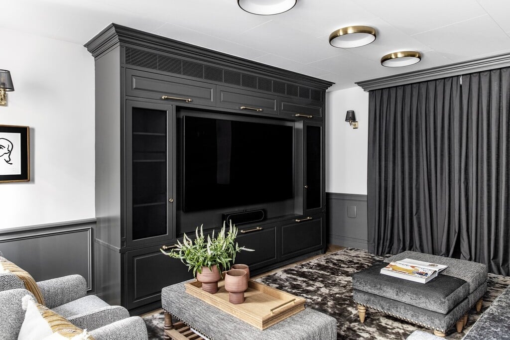 וילונות וקרניזים אפורים בסטודיו המוזיקה האקוסטי (צילום: איתי בנית) קרן ניב טולדנו