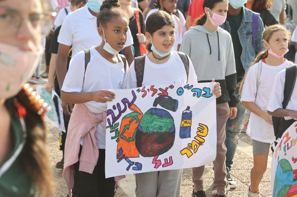 תלמידות שהגיעו מנתניה להפגין
