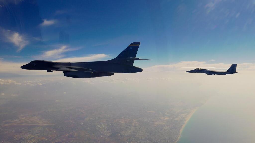 מטוסי הF-15 והמפציץ האמריקאי, הB-1b