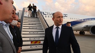 נפתלי בנט ראש הממשלה לפני ההמראה לועידת האקלים בגלזגו, סקוטלנד
