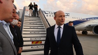נפתלי בנט ראש הממשלה לפני ההמראה לועידת האקלים בגלזגו, סקוטלנד