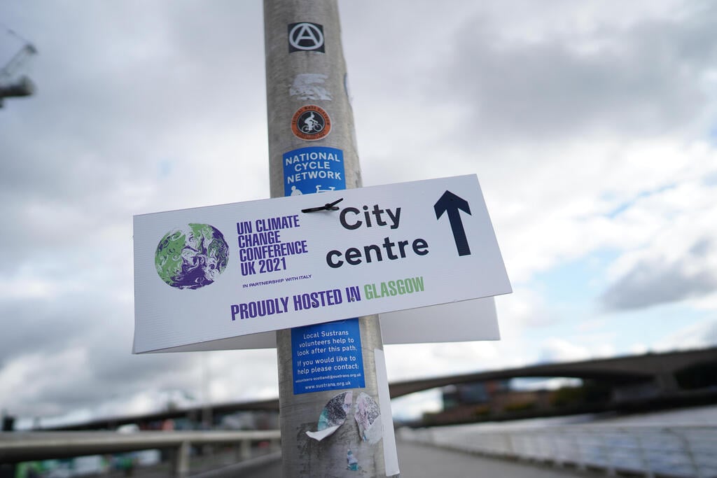 A sign directs delegates to the city center ahead of the COP26 (Photo: Getty Images) : A sign directs delegates to the city centre ahead of the COP26