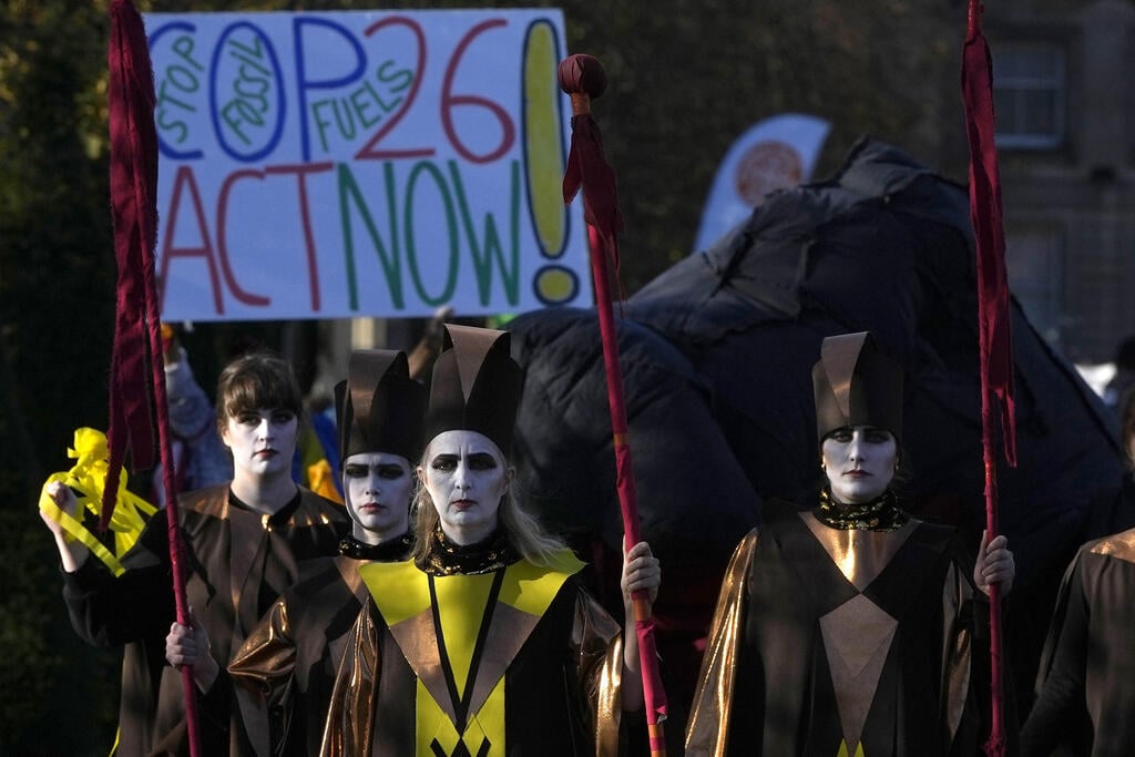 Extinction Rebellion demonstrators take part in climate change protest in Glasgow ahead of the start of COP26 (Photo: AP) Extinction Rebellion demonstrators take part in climate change protest in Glasgow, Scotland ahead of the start of COP26