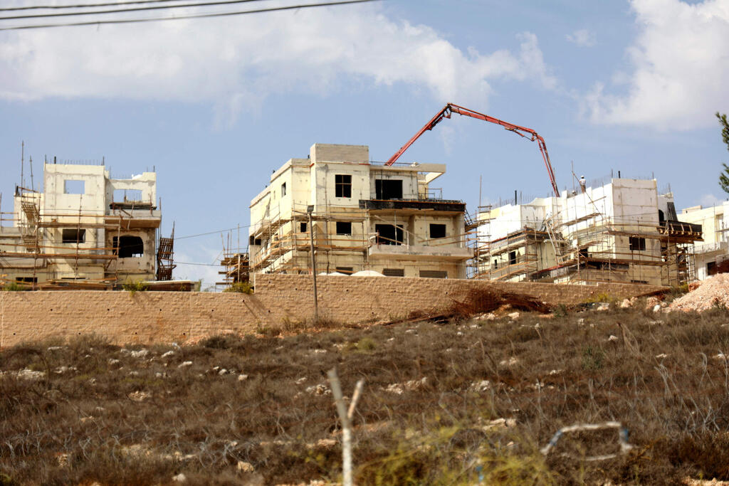  construction in the Israeli settlement of Rahalim,