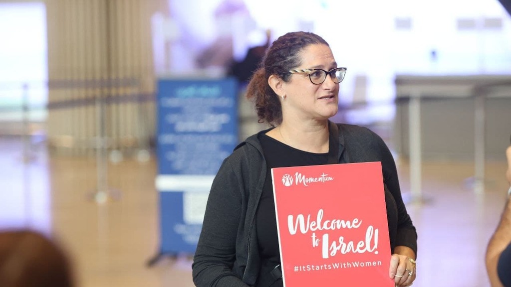 תיירים בנתב"ג (צילום: מוטי קמחי) תיירים בנתב"ג