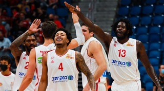 שחקני הפועל ירושלים חוגגים