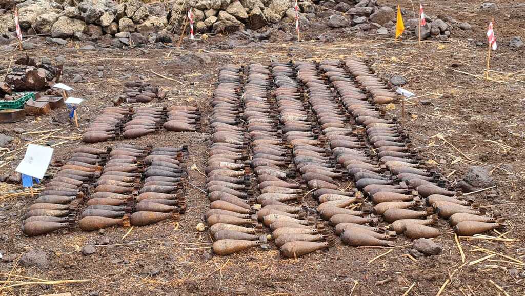 Shells discovered in old Syrian bunker on Golan Heights (Photo: Defense Ministry) הנפלים שנמצאו