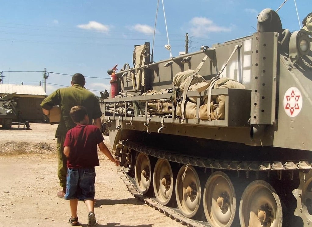 אסף וירון, ארבעה ימים לפני מותו של האב (צילום מתוך האלבום המשפחתי) אסף אמתי עם אביו ירון אמתי ז''ל