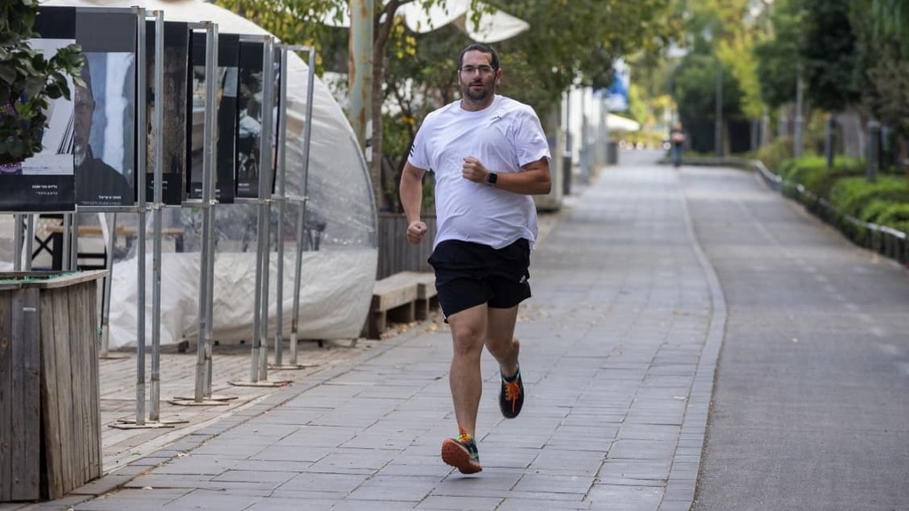 "פצוע זה לכל החיים". אהרון קרוב (צילום: עמית שאבי) אהרון קרוב