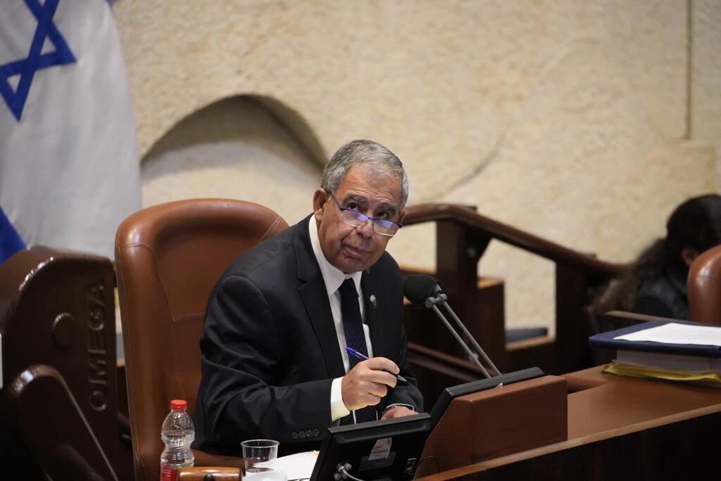 "הפר סיכום מפורש". יו"ר הכנסת מיקי לוי (צילום: דני שם טוב, דוברות הכנסת) יו"ר הכנסת מיקי לוי בהצבעה על תקציב 2022