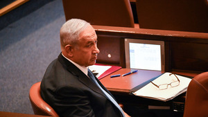 ביקורת מרומזת. נתניהו (יואב דודקביץ') יו"ר האופוזיציה בנימין נתניהו