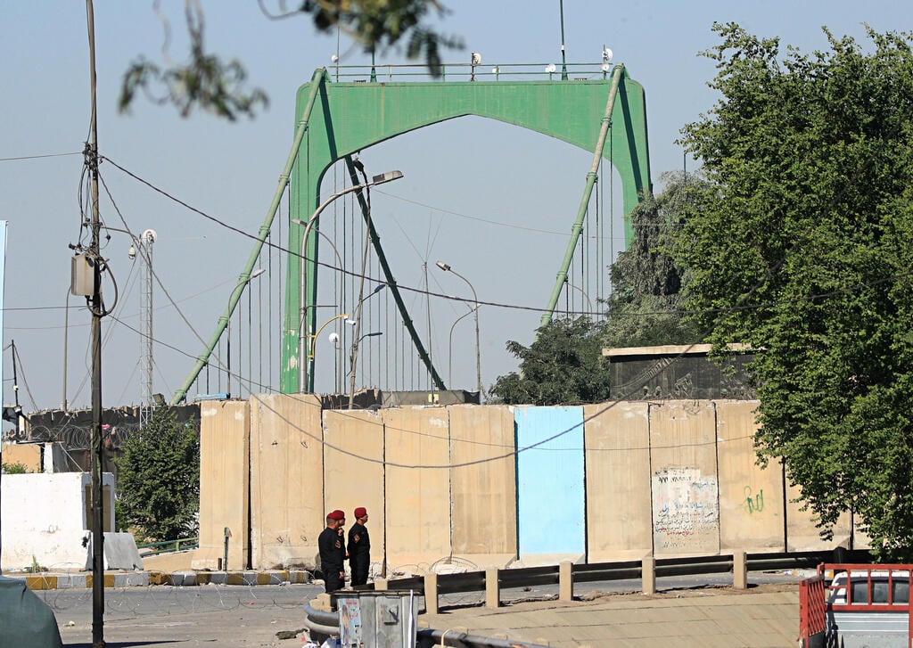 צילום: AP כוחות ביטחון ב עיראק בגדד מאבטחים את האזור הירוק בעיר הבירה אחרי ניסיון התנקשות בראש הממשלה מוסטפה אל-קאזמי מוסטפא אל-כאזמי